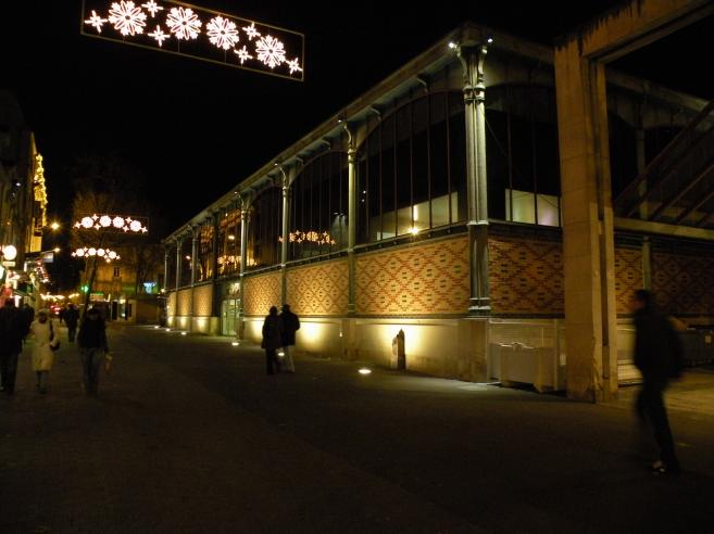  marché couvert de nuit